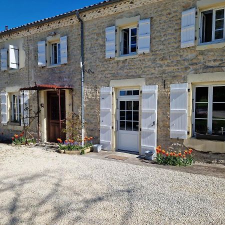 Escale Au Clos Saint Martin De Juillers Gites Et Chambres D'Hotes ภายนอก รูปภาพ