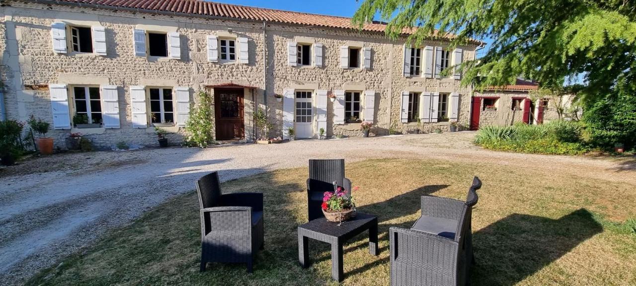 Escale Au Clos Saint Martin De Juillers Gites Et Chambres D'Hotes ภายนอก รูปภาพ