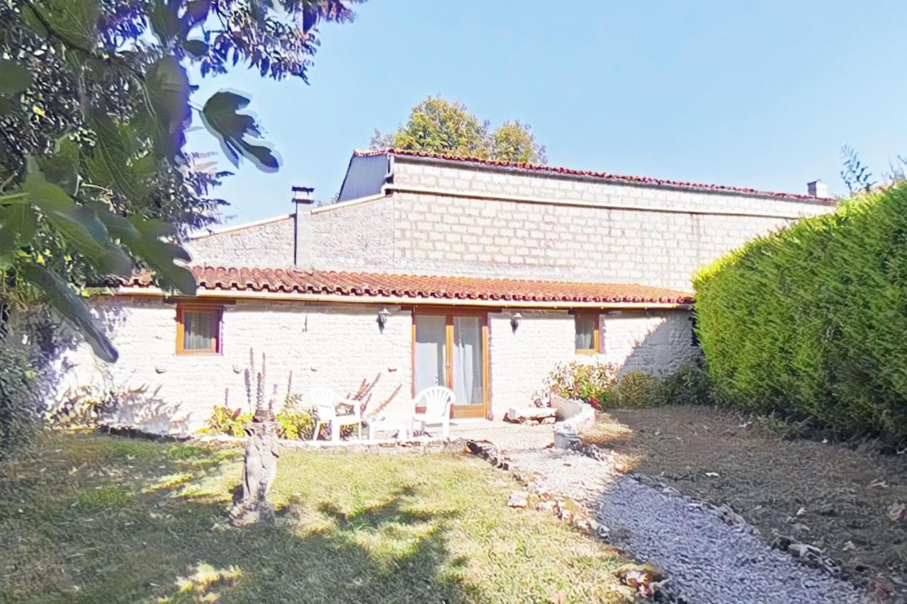 Escale Au Clos Saint Martin De Juillers Gites Et Chambres D'Hotes ภายนอก รูปภาพ