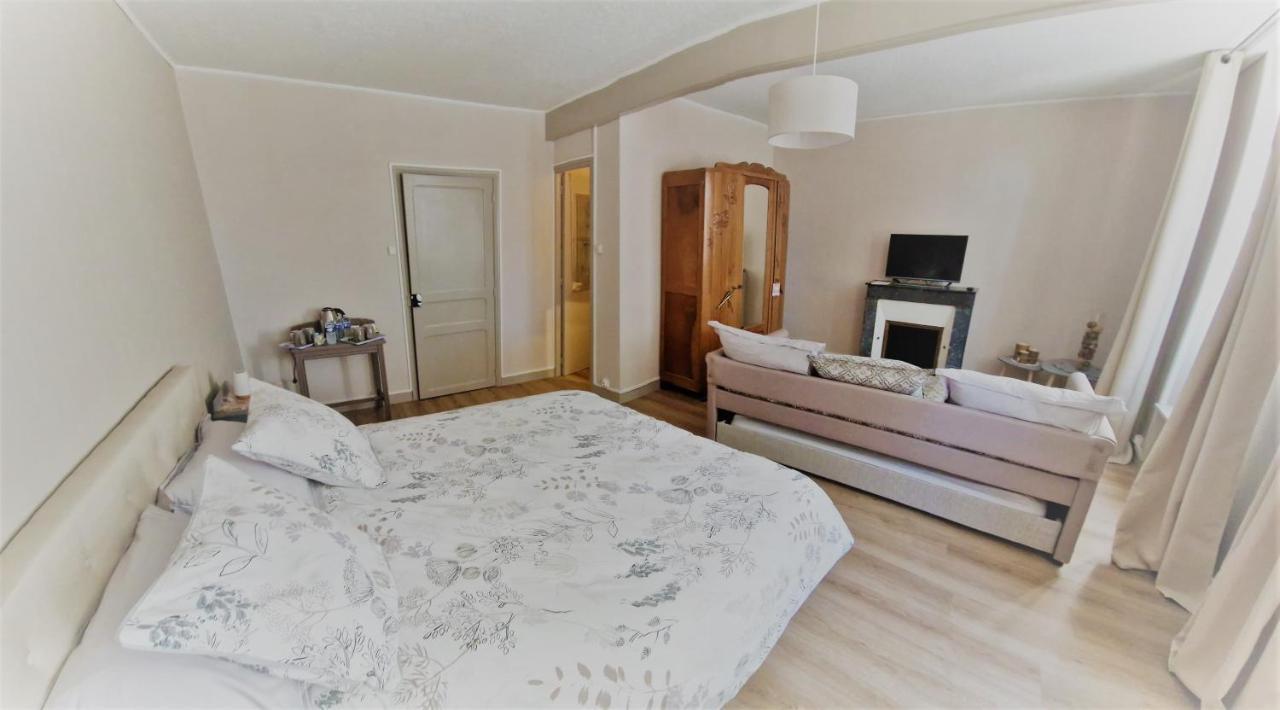 Escale Au Clos Saint Martin De Juillers Gites Et Chambres D'Hotes ภายนอก รูปภาพ
