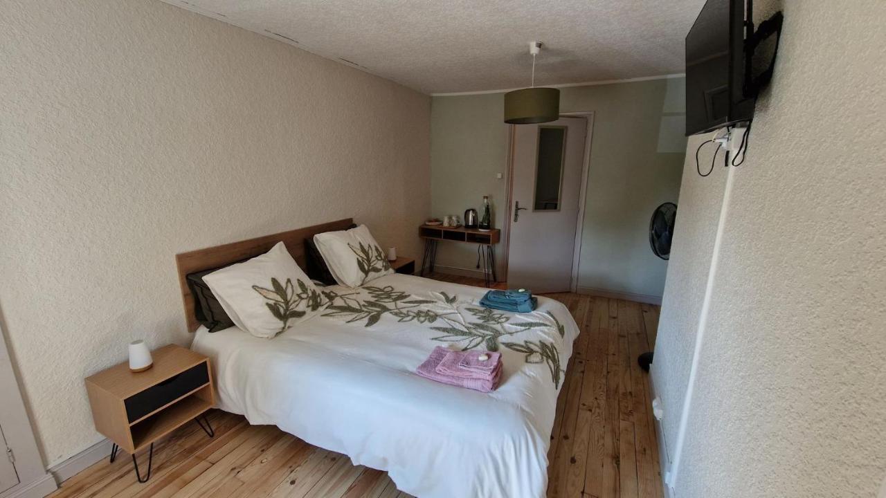 Escale Au Clos Saint Martin De Juillers Gites Et Chambres D'Hotes ภายนอก รูปภาพ