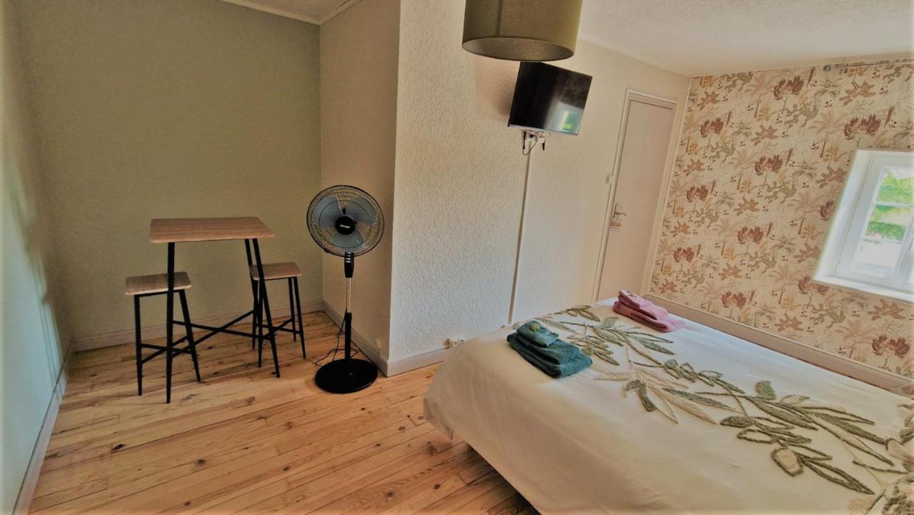 Escale Au Clos Saint Martin De Juillers Gites Et Chambres D'Hotes ภายนอก รูปภาพ