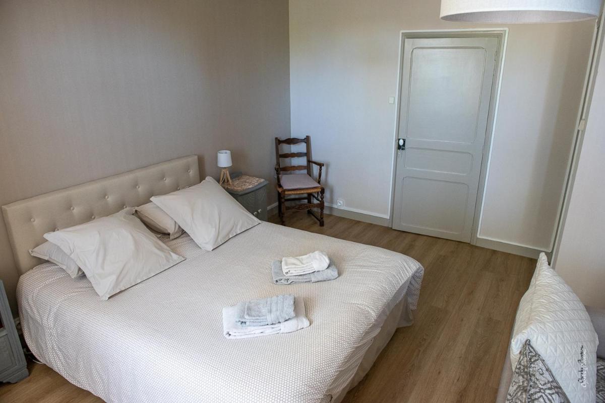 Escale Au Clos Saint Martin De Juillers Gites Et Chambres D'Hotes ภายนอก รูปภาพ