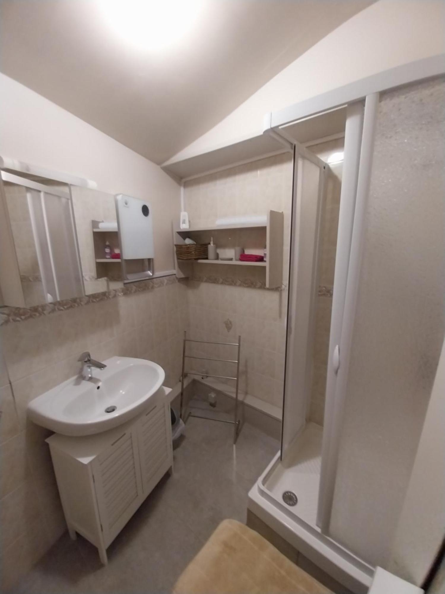 Escale Au Clos Saint Martin De Juillers Gites Et Chambres D'Hotes ภายนอก รูปภาพ