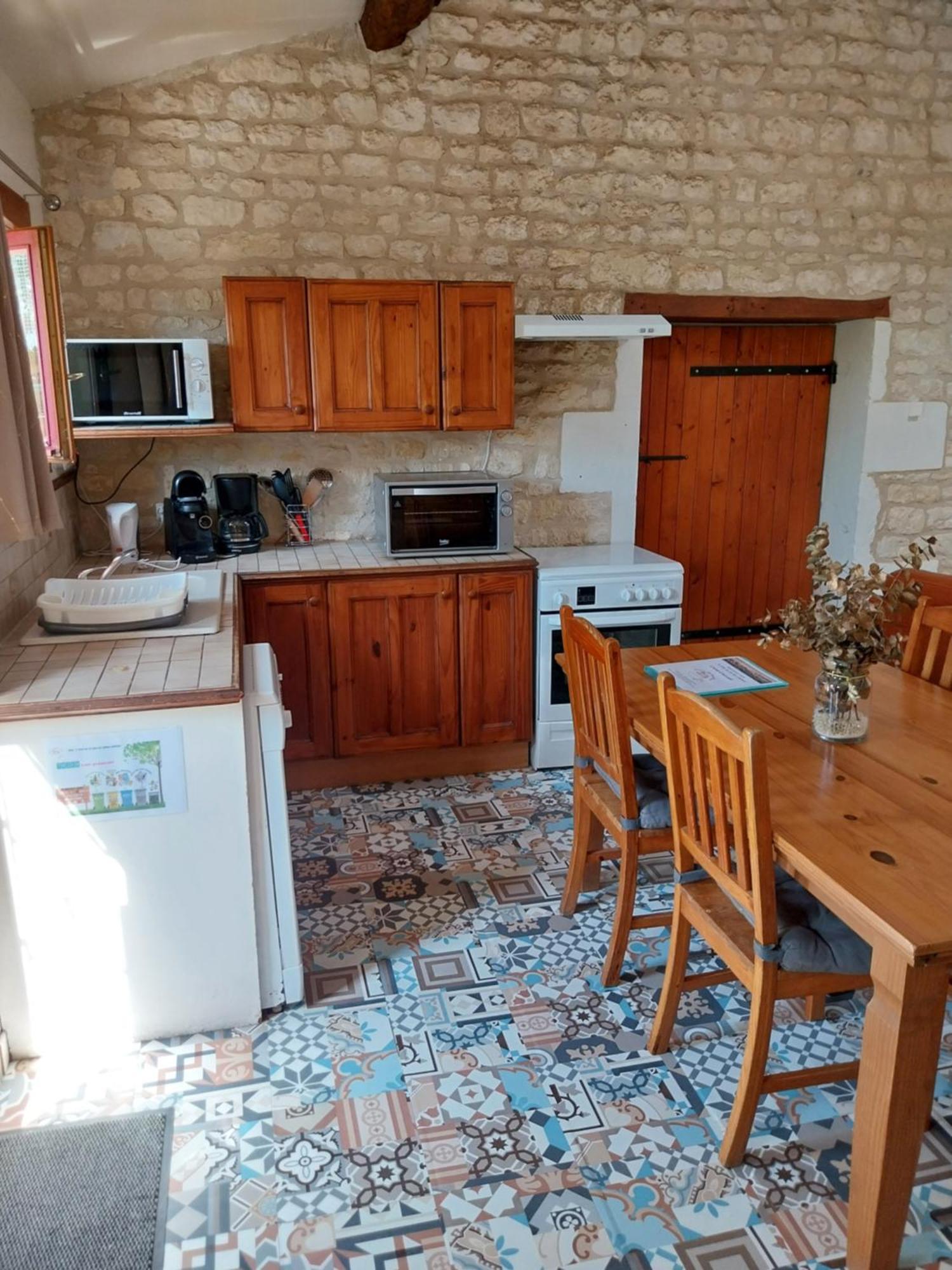 Escale Au Clos Saint Martin De Juillers Gites Et Chambres D'Hotes ภายนอก รูปภาพ