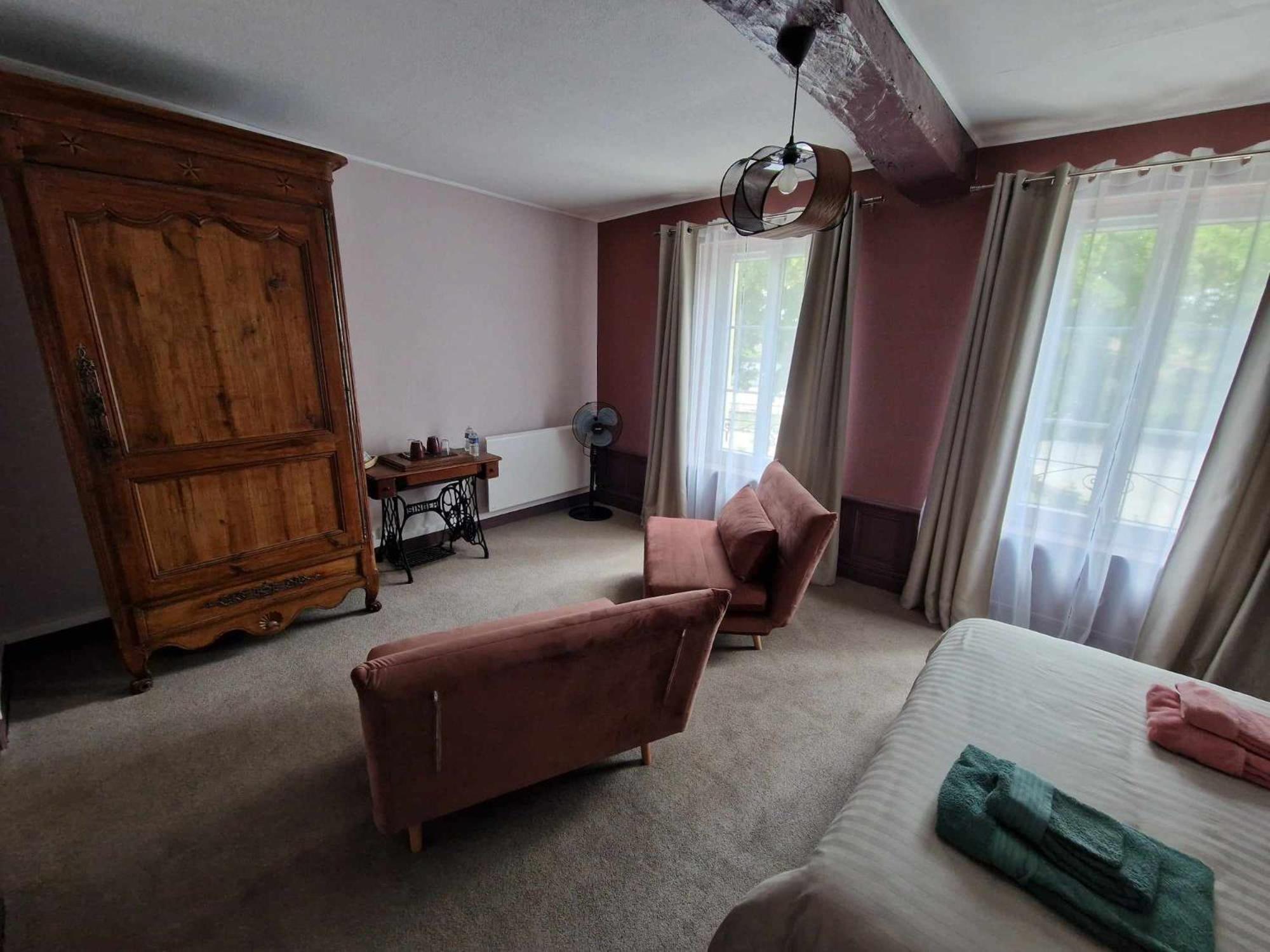 Escale Au Clos Saint Martin De Juillers Gites Et Chambres D'Hotes ภายนอก รูปภาพ